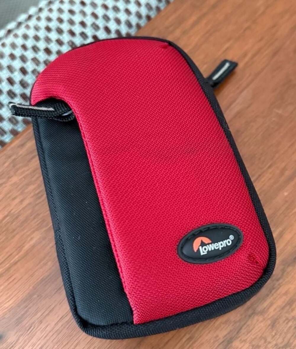 Lowepro TAHOE 10 Compact Digital Camera Padded Carry Case - Red